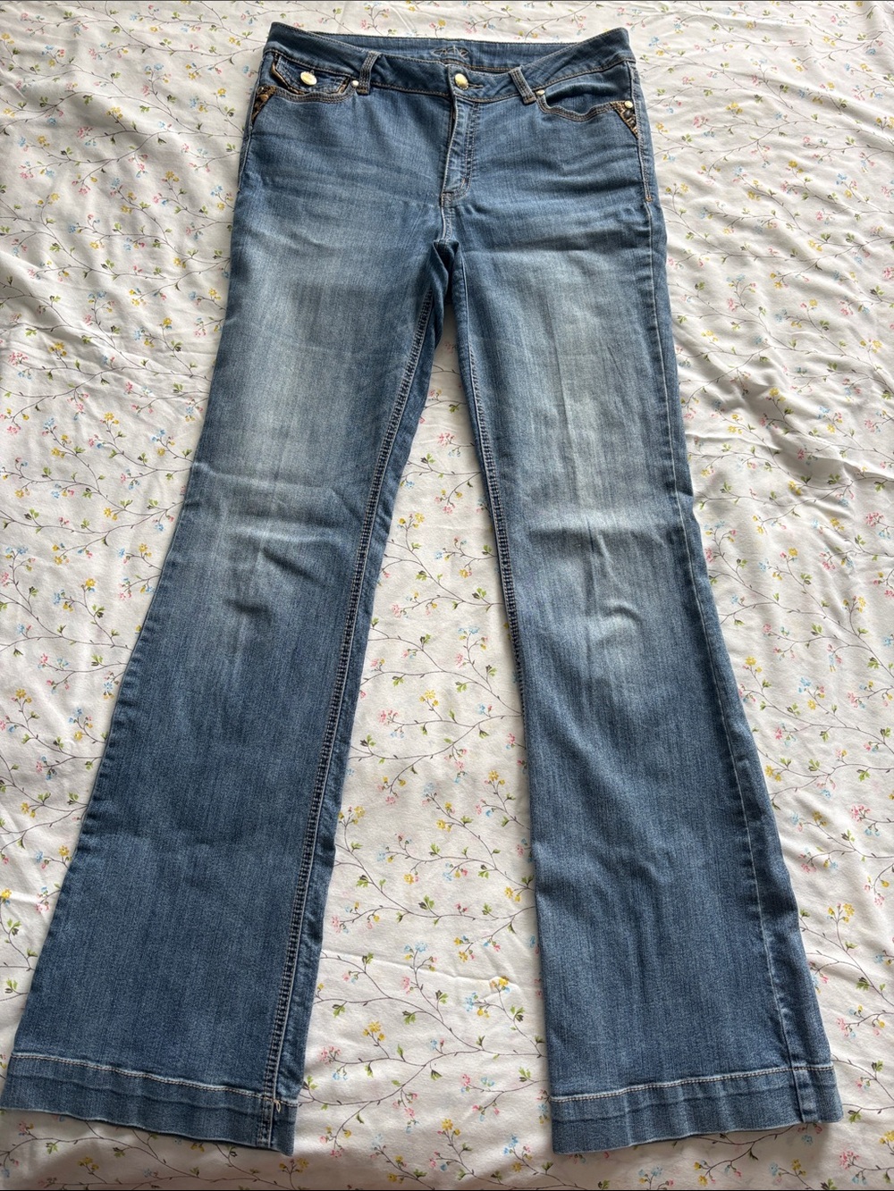 Women's Blue Flated Jeans - Classic Mid Wash Cache